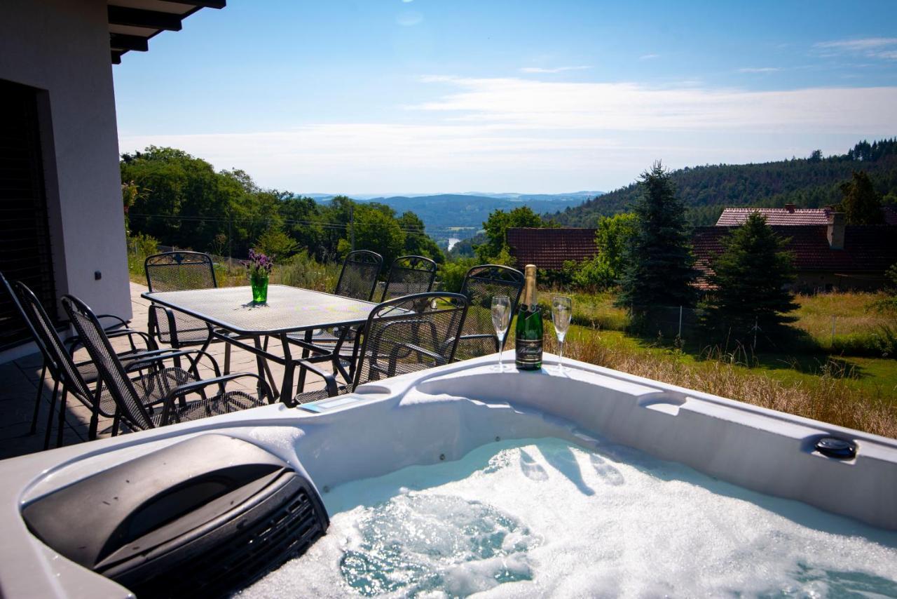 Wellness bungalov - vodní nádrž Slapy - 40km od Prahy Necin Exterior foto